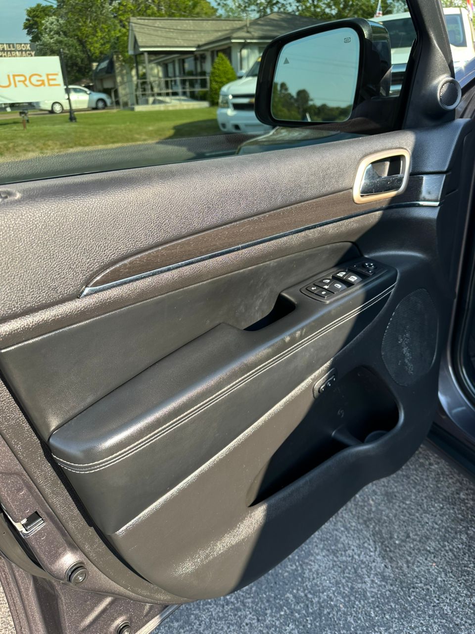 
								Jeep Grand Cherokee Limite 2017 Gray full									