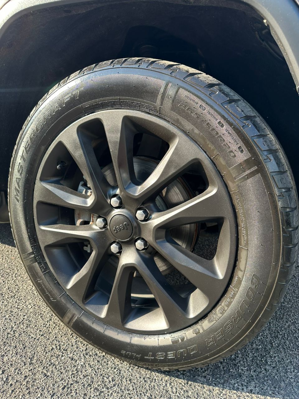 
								Jeep Grand Cherokee Limite 2017 Gray full									