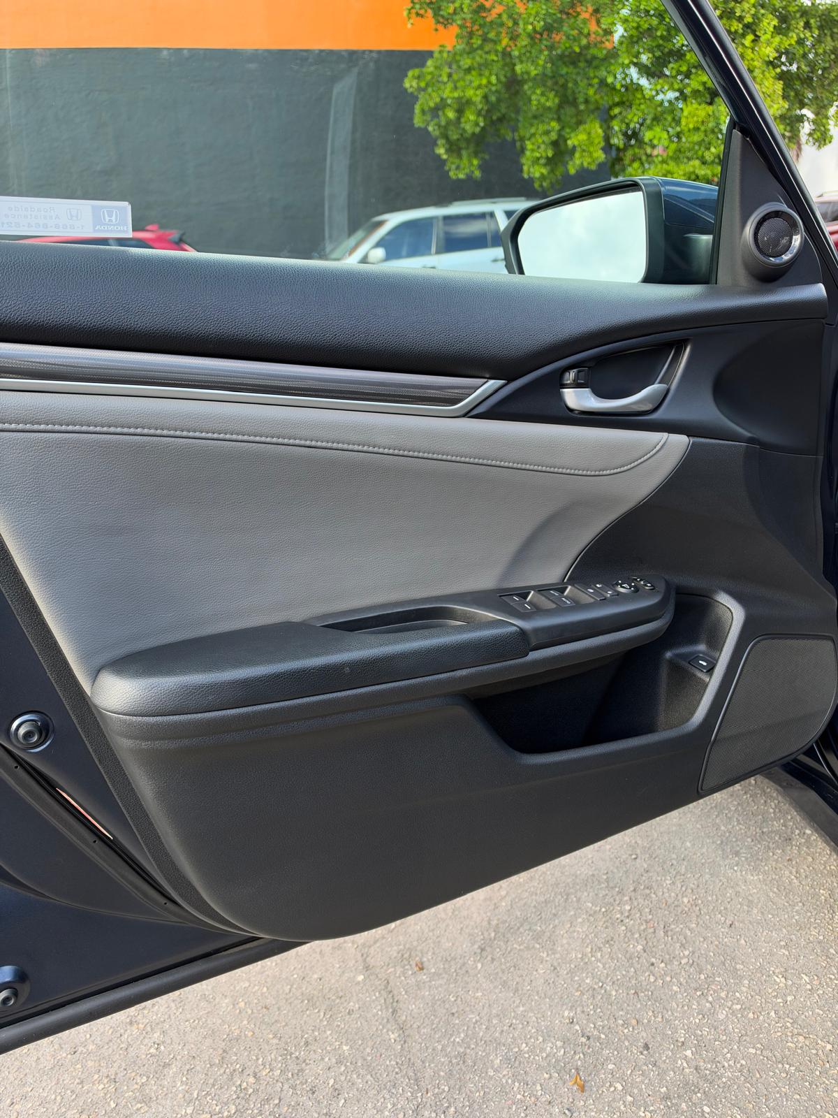 
								Honda Civic EX-L Gray 2019 full									