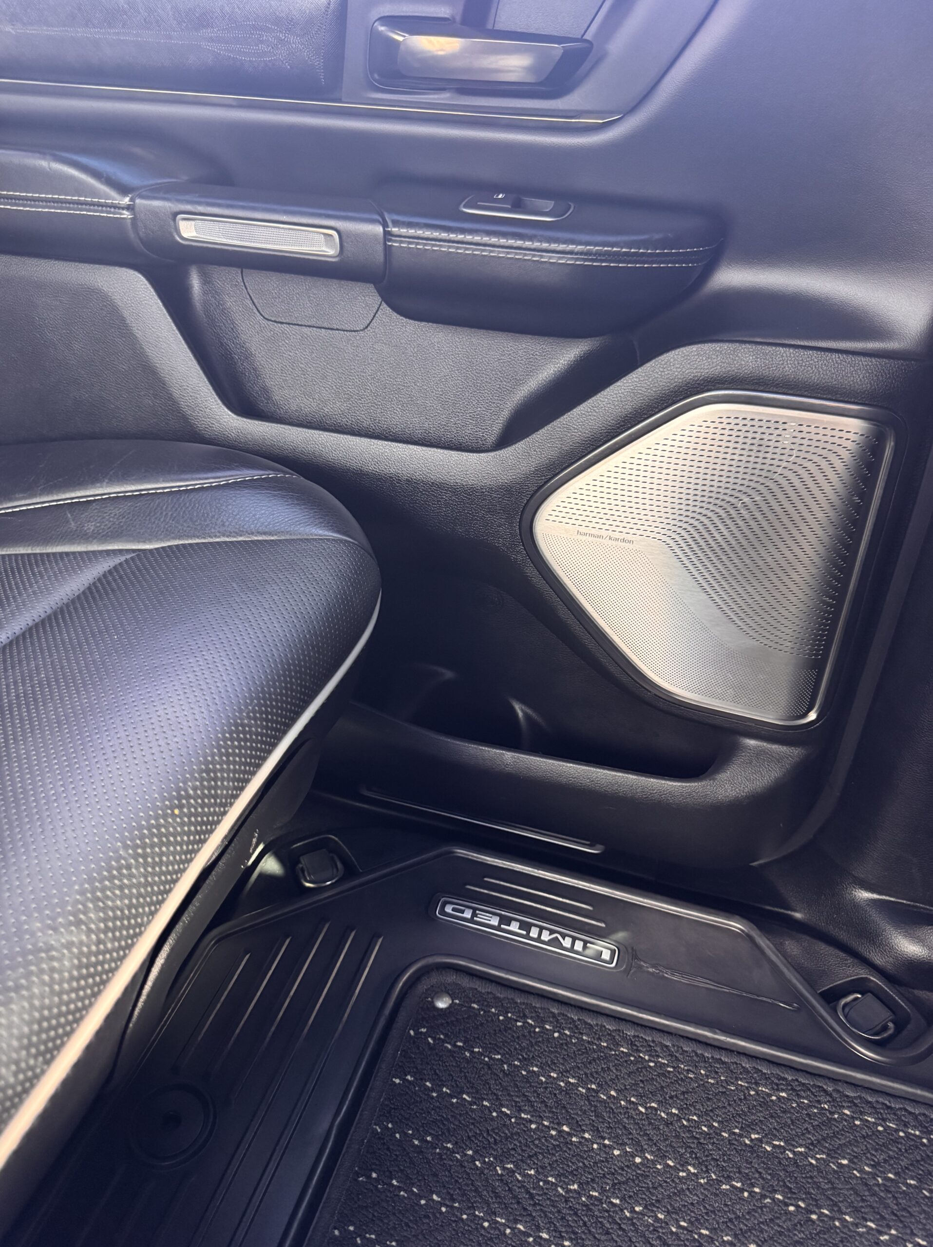 
								Ram 1500 Crew Cab Limited Pick-up V8 2019 full									