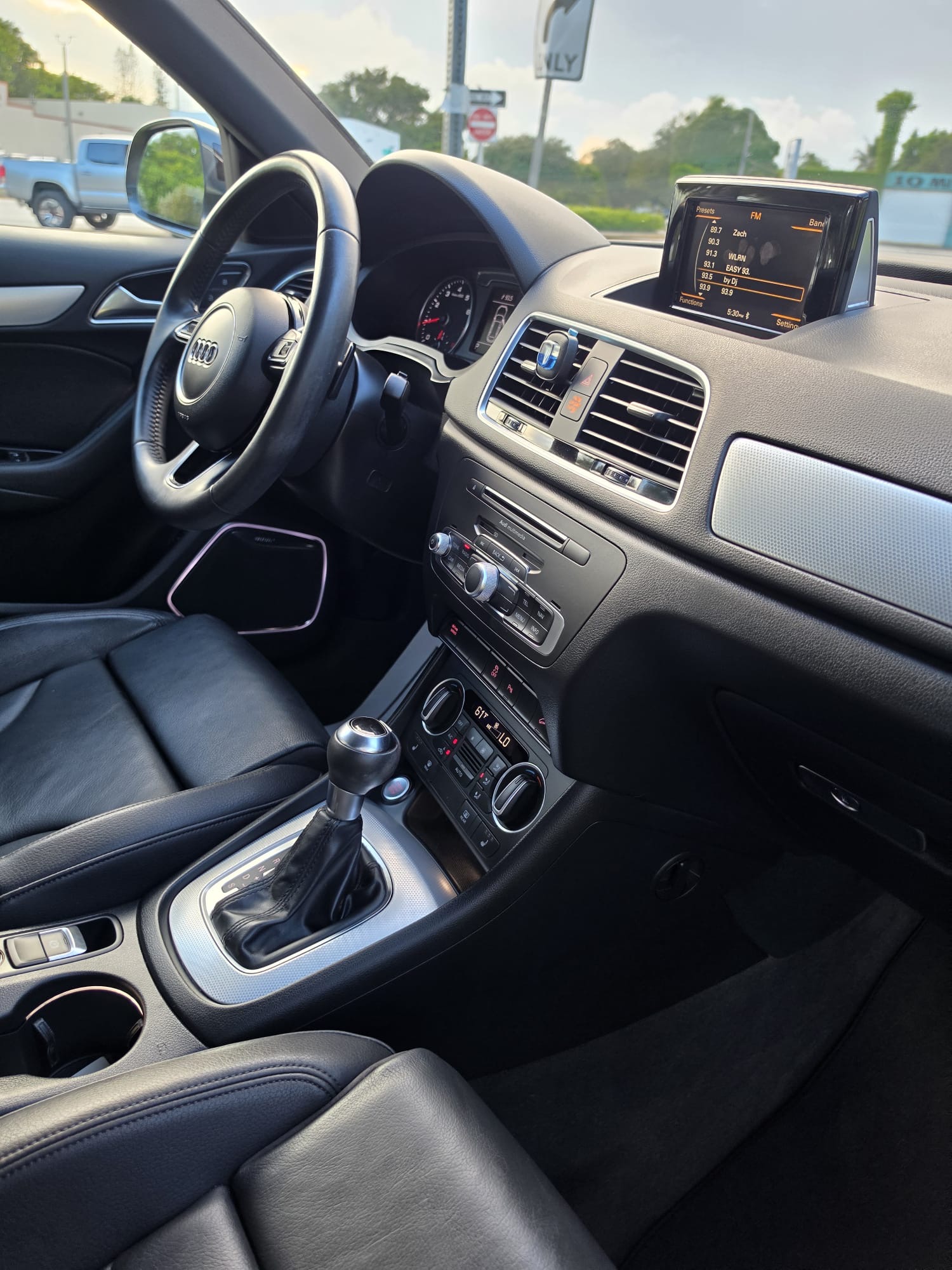 
								Audi Q3 Premium Plus 2018 Silver full									