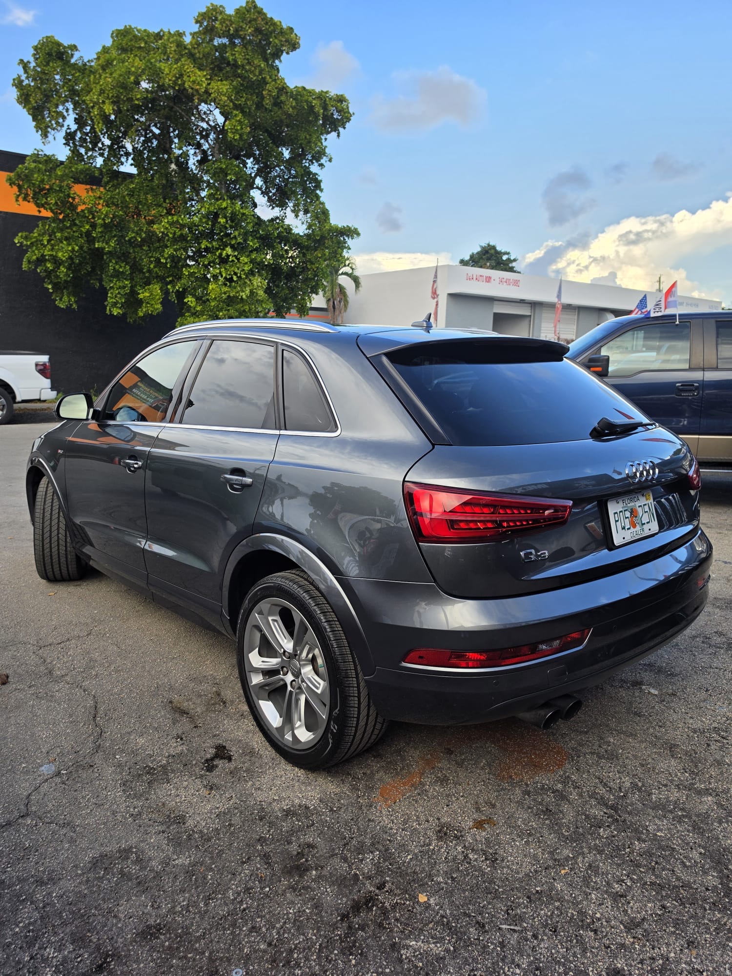 
								Audi Q3 Premium Plus 2018 Silver full									