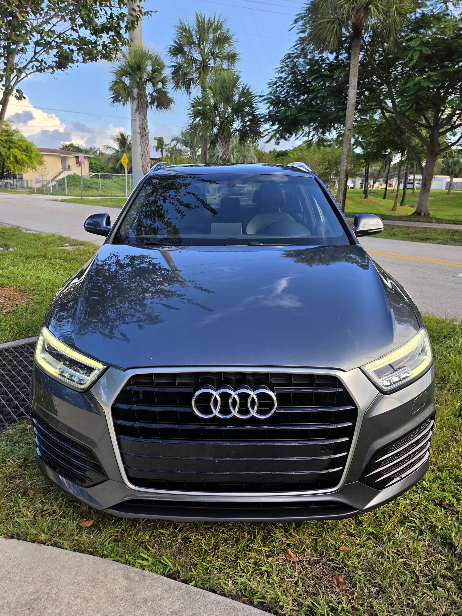 
								Audi Q3 Premium Plus 2018 Silver full									