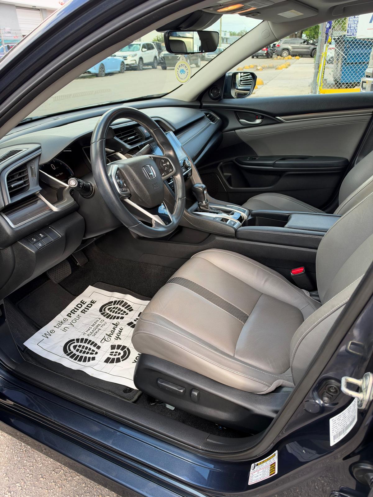 
								Honda Civic EX-L Gray 2019 full									