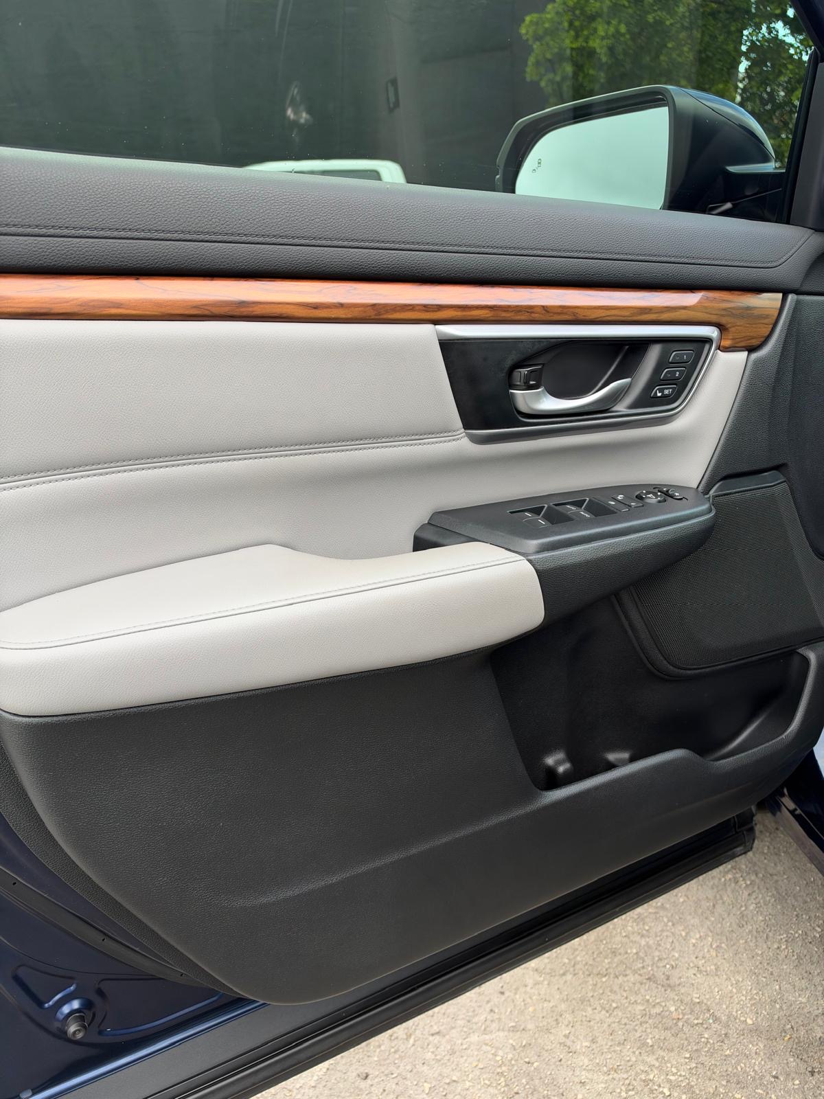 
								Honda CR-V Touring Sport 2017 Blue full									